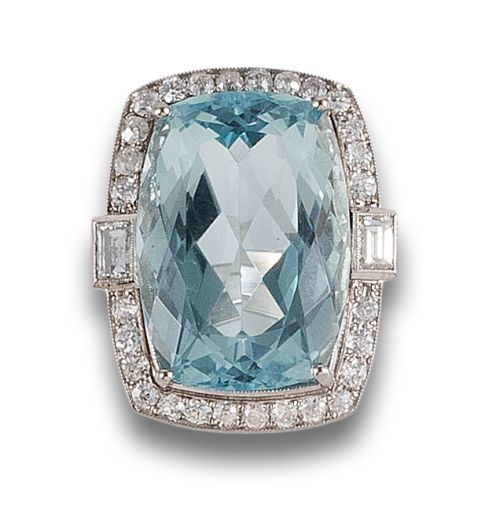 PLATINUM RING WITH AQUAMARINE AND DIAMONDS