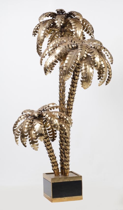 Floor lamp in the shape of a palm tree following models by