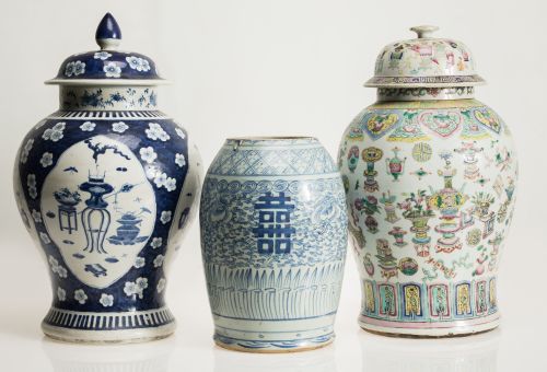 Tibor con tapa de porcelana Familia Rosa, China, c.1800