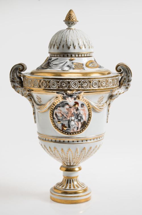 Vase with lid in Italian Capodimonte porcelain, late 19th c