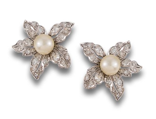 PENDIENTES FLORES DE DIAMANTES Y PERLAS, EN ORO BLANCO