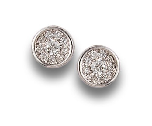 PENDIENTES ROSETONES DE DIAMANTES, EN ORO BLANCO