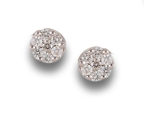 PENDIENTES ROSETONES DE DIAMANTES, EN ORO BLANCO