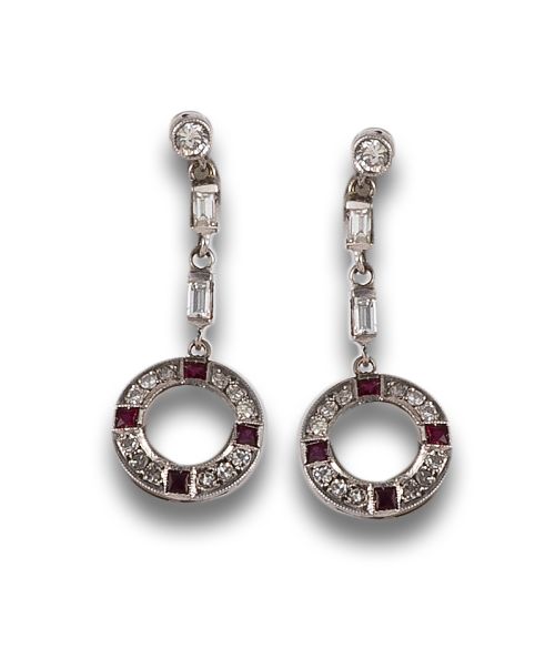 LONG, ANTIQUE STYLE DIAMONDS AND RUBIES EARRINGS IN PLATINU