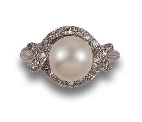 RING, 1950s, WITH DIAMONDS AND PEARLS, IN PLATINUM