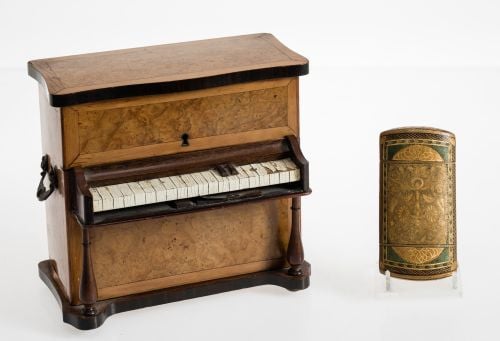 Miniature piano-shaped music box, c. 1900. Interior with se