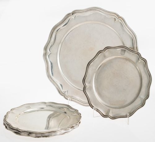 Set of circular platter and five mitered plates made of 925