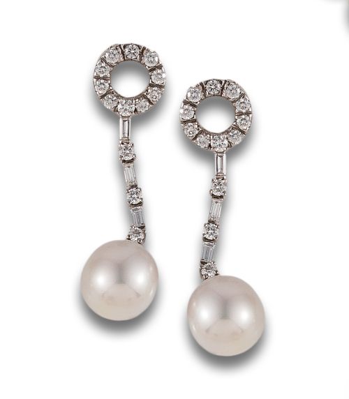 PENDIENTES LARGOS DE PERLAS Y DIAMANTES, EN ORO BLANCO