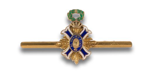 ALFILER CON CRUZ DE OFICIAL DE LA REAL ORDEN DEL MÉRTIO CIV