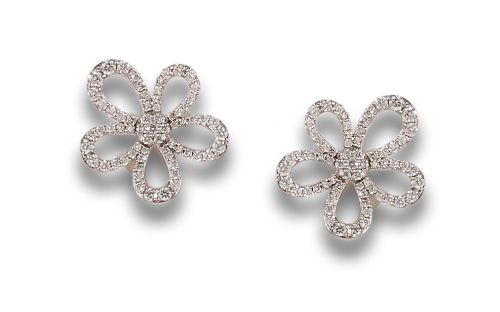 PENDIENTES FLORES DE DIAMANTES, EN ORO BLANCO