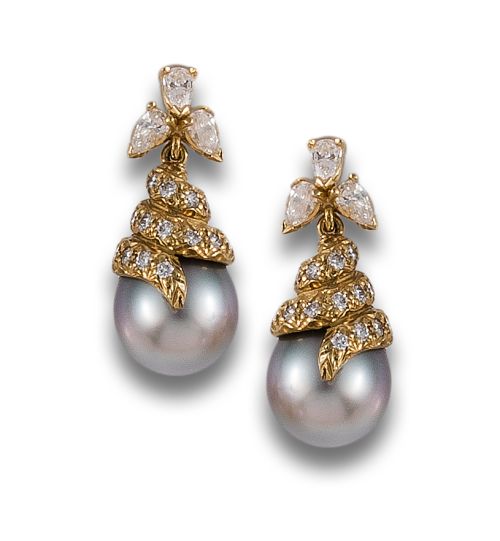 PENDIENTES EN ORO CON PERLAS TAHITÍ Y DIAMANTES