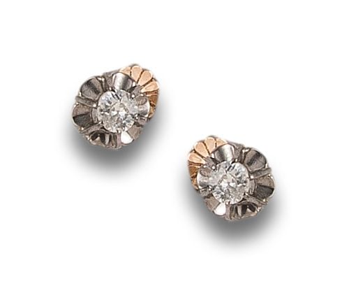 ANTIQUE STYLE DIAMOND STUD EARRINGS IN GOLD AND PLATINUM