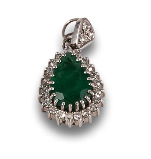 GOLD PENDANT WITH EMERALD AND DIAMONDS