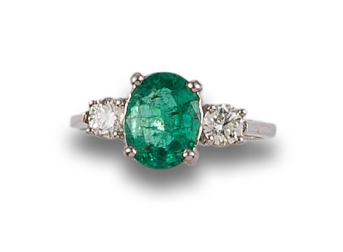 EMERALD AND DIAMOND RING, IN WHITE GOLD