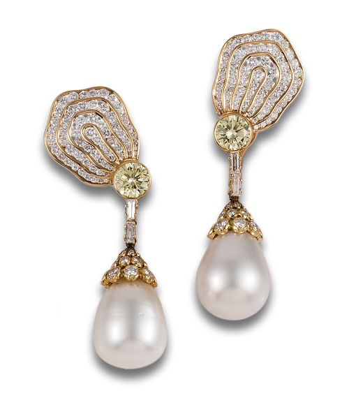 PENDIENTES EN ORO AMARILLO CON DIAMANTES Y PERLAS