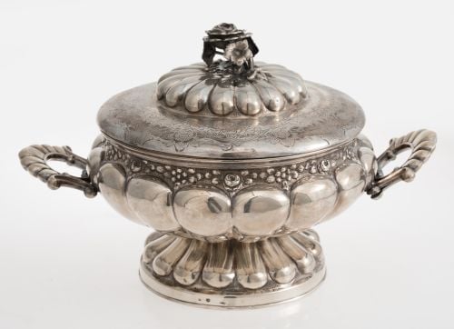 Spanish silver soup tureen, 916 grade, with marks of J. Pér