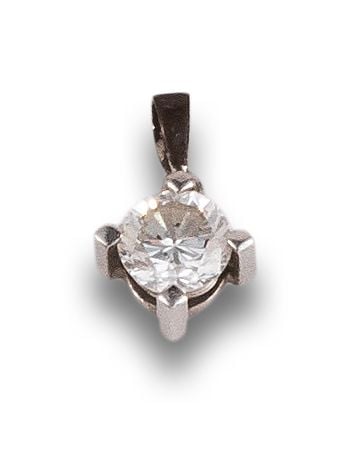 DIAMOND PENDANT IN WHITE GOLD