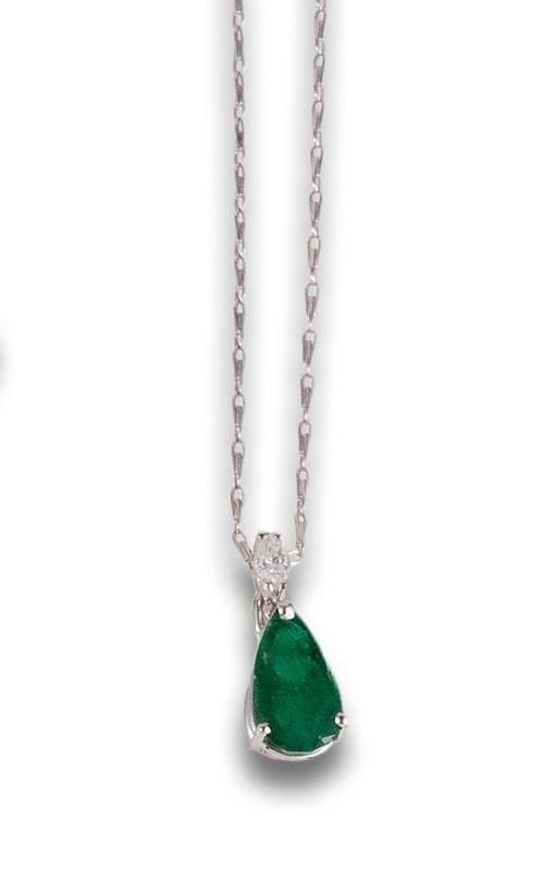 EMERALD AND DIAMOND PENDANT, IN WHITE GOLD WITH CHAIN