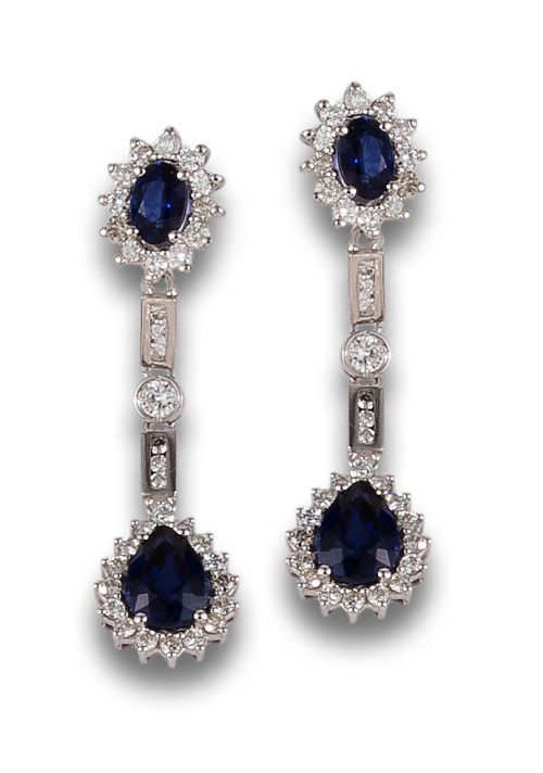 LONG DIAMOND AND SAPPHIRE EARRINGS IN WHITE GOLD