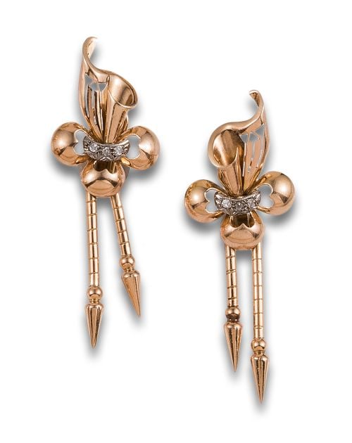 CHEVALIER LONG EARRINGS, 1940S IN DIAMONDS, YELLOW GOLD AND