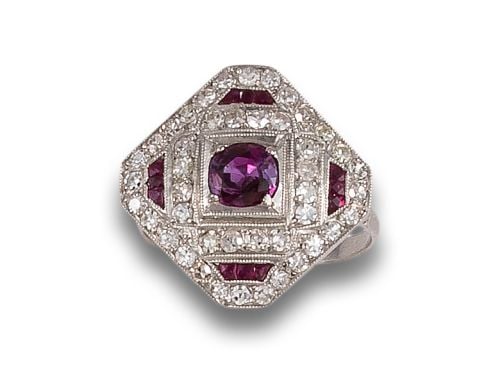 ART DECO STYLE RING WITH DIAMONDS AND RUBIES, IN PLATINUM