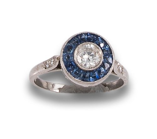 HALO DIAMOND AND SAPPHIRE RING, IN PLATINUM