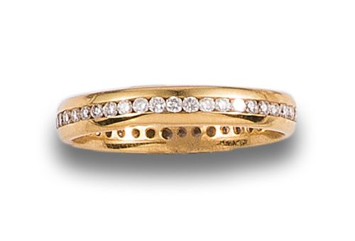 ETERNITY DIAMOND WEDDING RING IN YELLOW GOLD