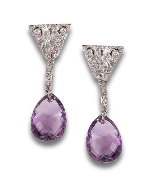 LONG DIAMONDS AND AMETHYST EARRINGS IN WHITE GOLD