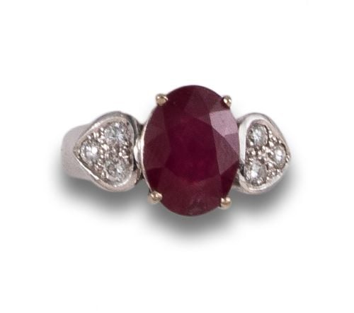 RUBY AND DIAMOND RING, IN WHITE GOLD