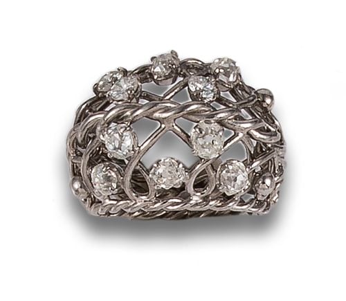 BOMBÉ RING WITH DIAMONDS AND WHITE GOLD