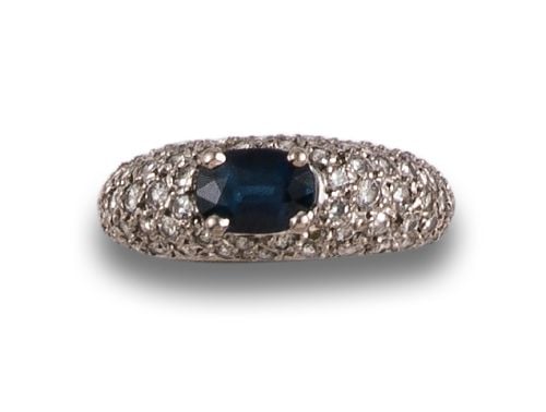 GOLD RING WITH SAPPHIRE AND DIAMONDS