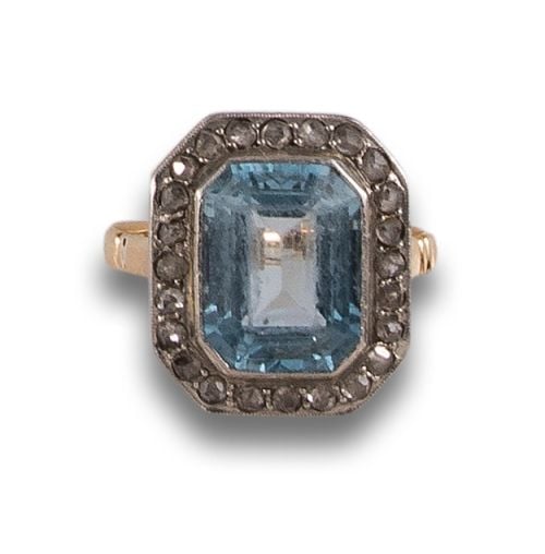 RING CA. 1920 IN GOLD AND PLATINUM WITH AQUAMARINE AND DIAM