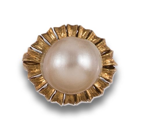 GOLD RING WITH PEARL