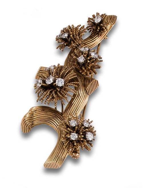 BROCHE EN ORO AMARILLO Y DIAMANTES