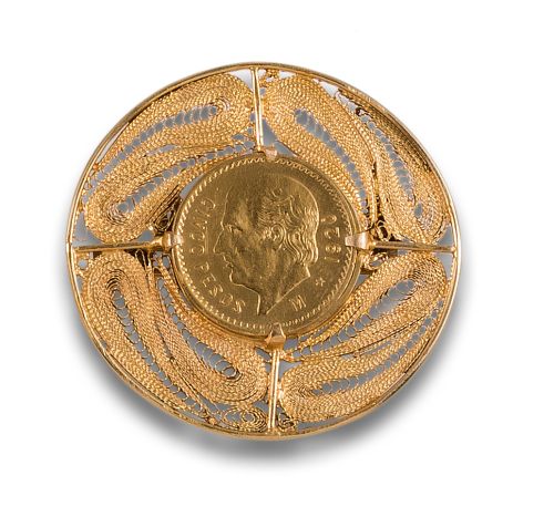 GOLD BROOCH WITH COIN