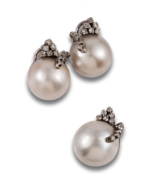 RING AND EARRING SET, 1960s, WITH DIAMONDS AND MABÉ PEARLS,