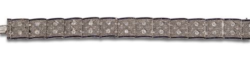 ART DECO DIAMOND AND SAPPHIRE BRACELET IN PLATINUM