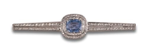 ART DECO PIN IN PLATINUM WITH SAPPHIRE AND DIAMONDS