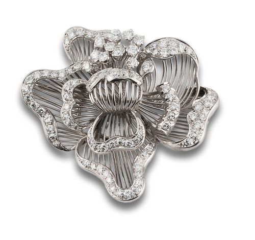 BROCHE FLOR DE DIAMANTES, EN PLATINO