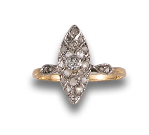 LANZADERA RING, 1920s, WITH DIAMONDS, IN YELLOW GOLD AND PL