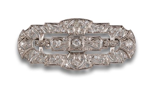 ART DECO STYLE DIAMOND PLATE BROOCH, IN PLATINUM