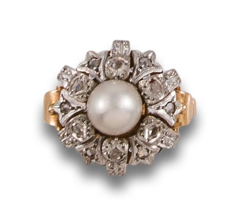 1950s GOLD AND PLATINUM RING WITH DIAMONDS AND PEARLS