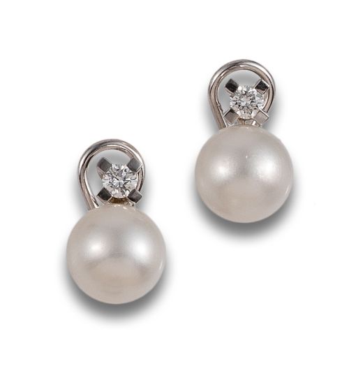 BYPASS EARRINGS WITH DIAMOND AND PEARLS, IN WHITE GOLD