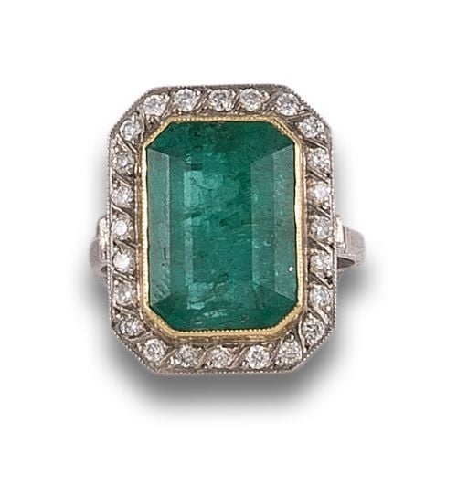 ANTIQUE STYLE ROSETTE RING WITH EMERALD AND DIAMONDS IN PLA