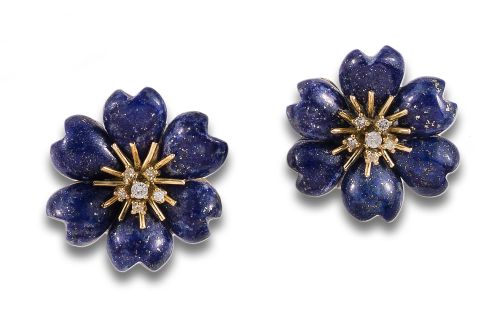 DIAMOND AND LAPIS LAZULI FLOWER EARRINGS IN YELLOW GOLD