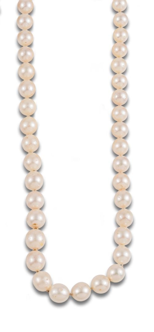 LONG PEARL NECKLACE