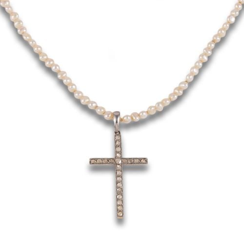 PEARL NECKLACE WITH CROSS PENDANT