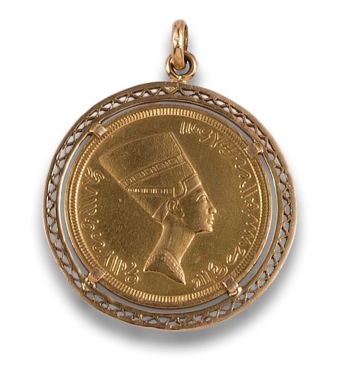 GOLD PENDANT WITH EGYPTIAN COIN