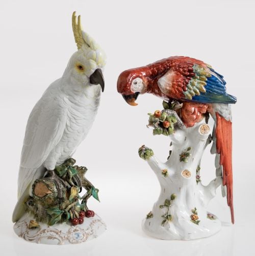 Parrot on a log, glazed porcelain, Rudolstadt-Volkstedt man