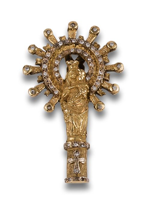 VIRGIN OF THE PILLAR PENDANT IN YELLOW GOLD WITH DIAMONDS